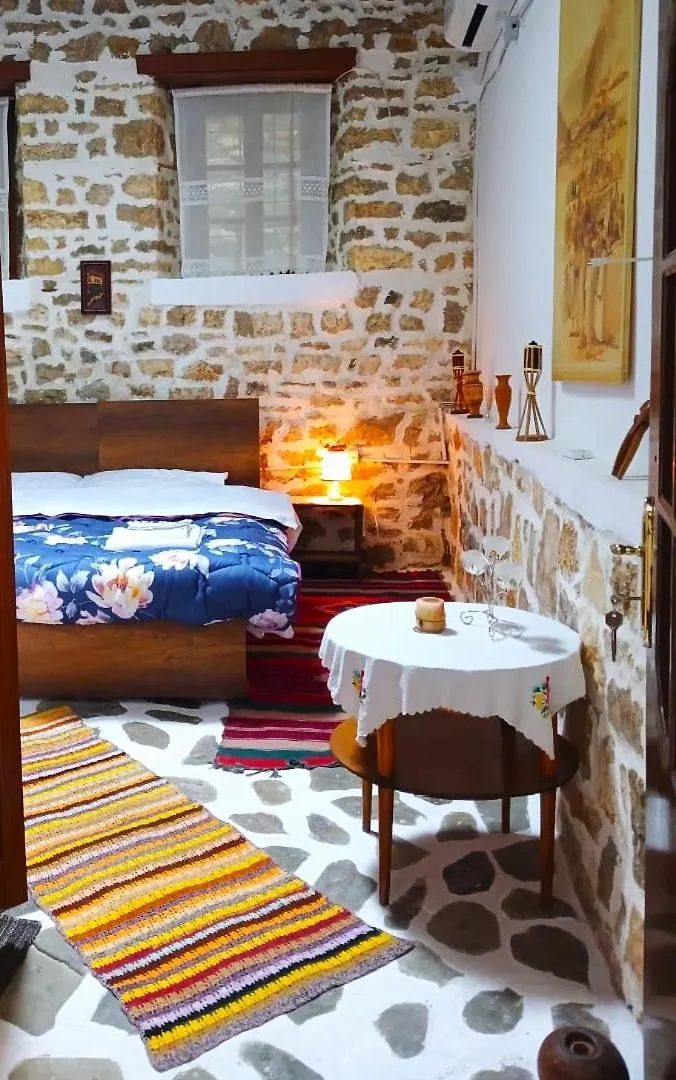 ***  Edward Lear Hotel Berati Albânia
